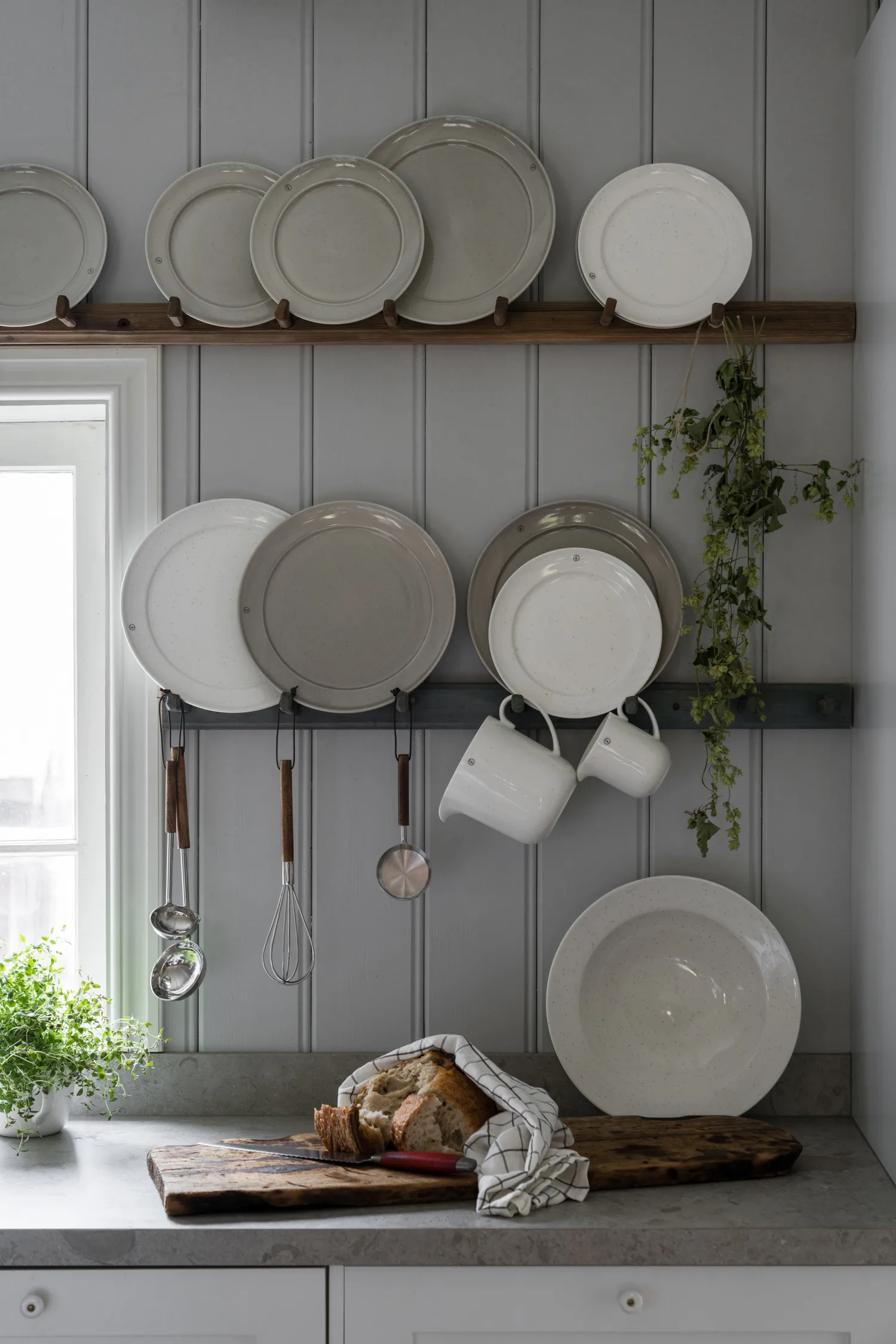 Ernst leipälautanen Ø22 cm, Hiekka ERNST