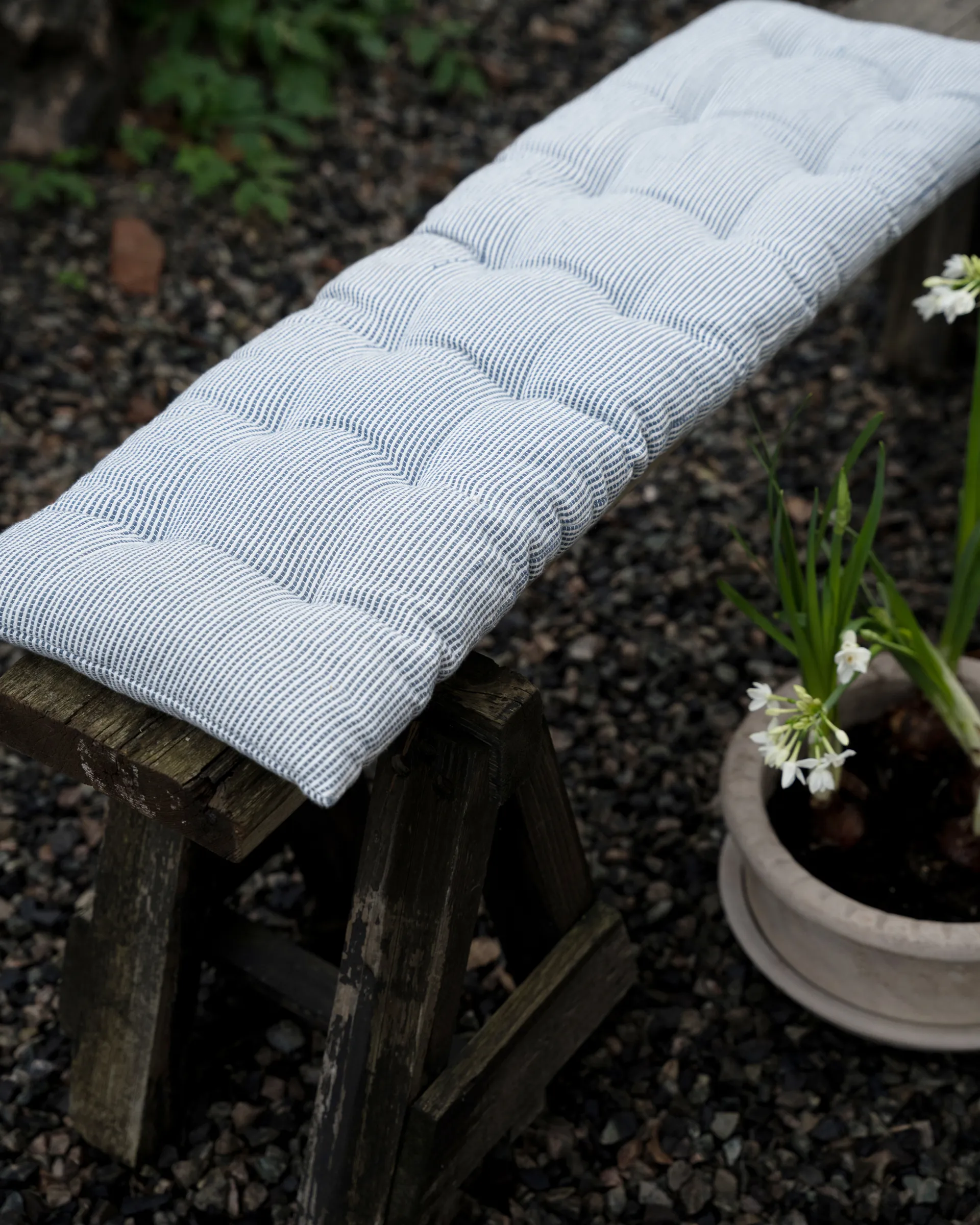 Ernst pehmuste 30x100 cm, Sinivalkoinen ERNST