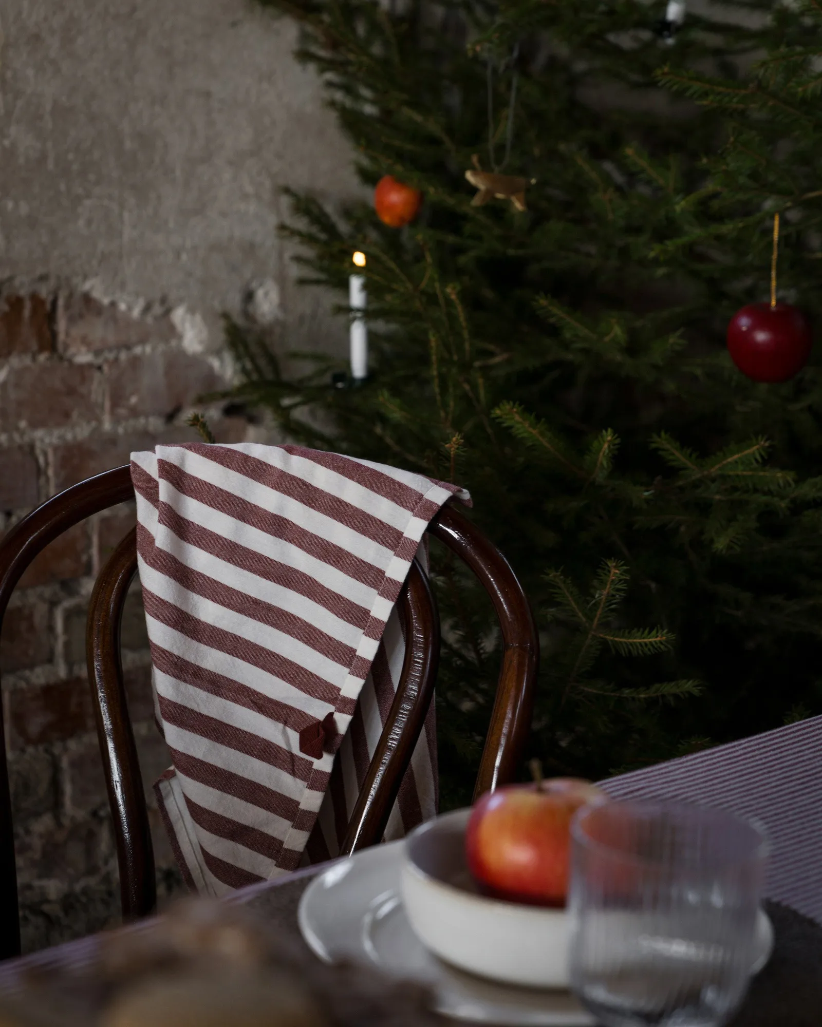 Ernst pöytäliina raidallinen 145x300 cm., Punainen-valkoinen ERNST