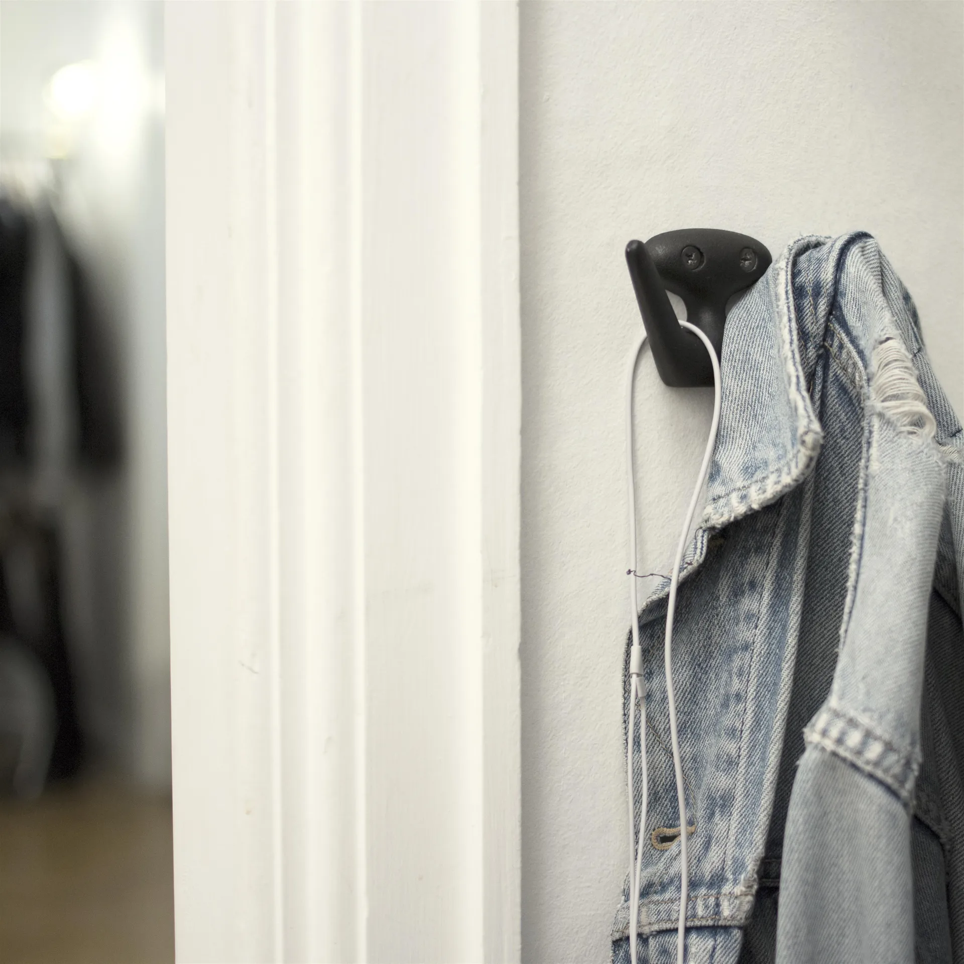 Mama seinäkoukku, musta karkea Essem Design