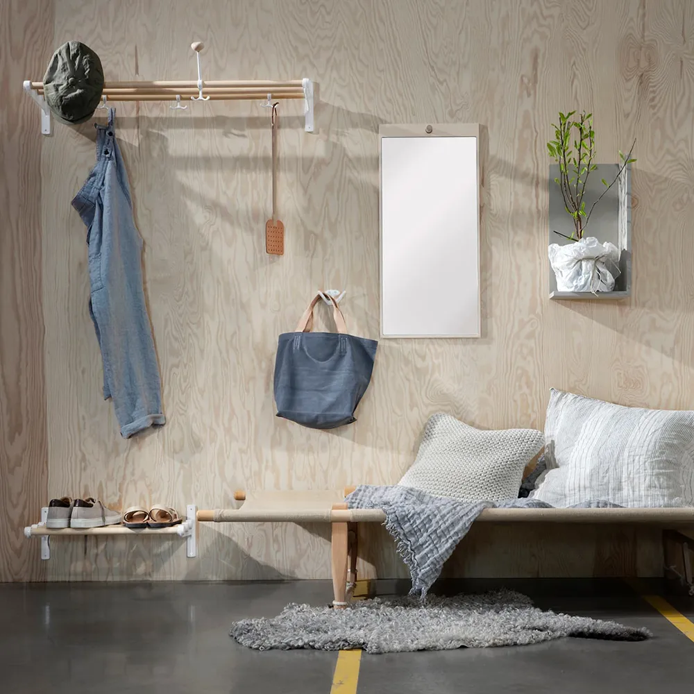 Oskar koukku, Valkoinen, koivunuppi Essem Design