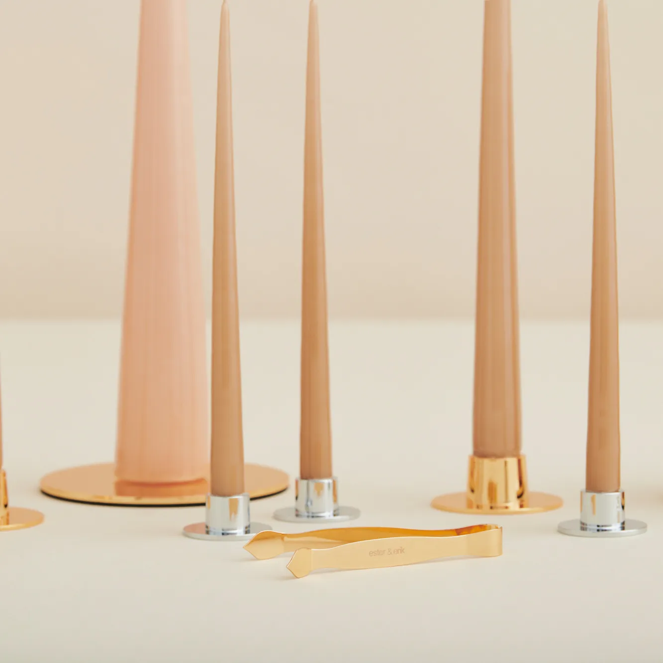 ester & erik -kartiokynttilä 37 cm, 2-pakkaus matta, Ice latte 11 ester & erik