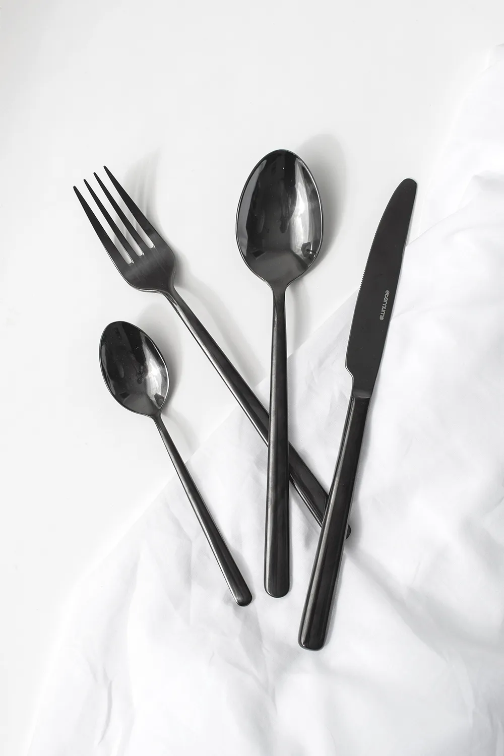 Eternum Nardo aterinsetti 16 osaa, Musta Eternum