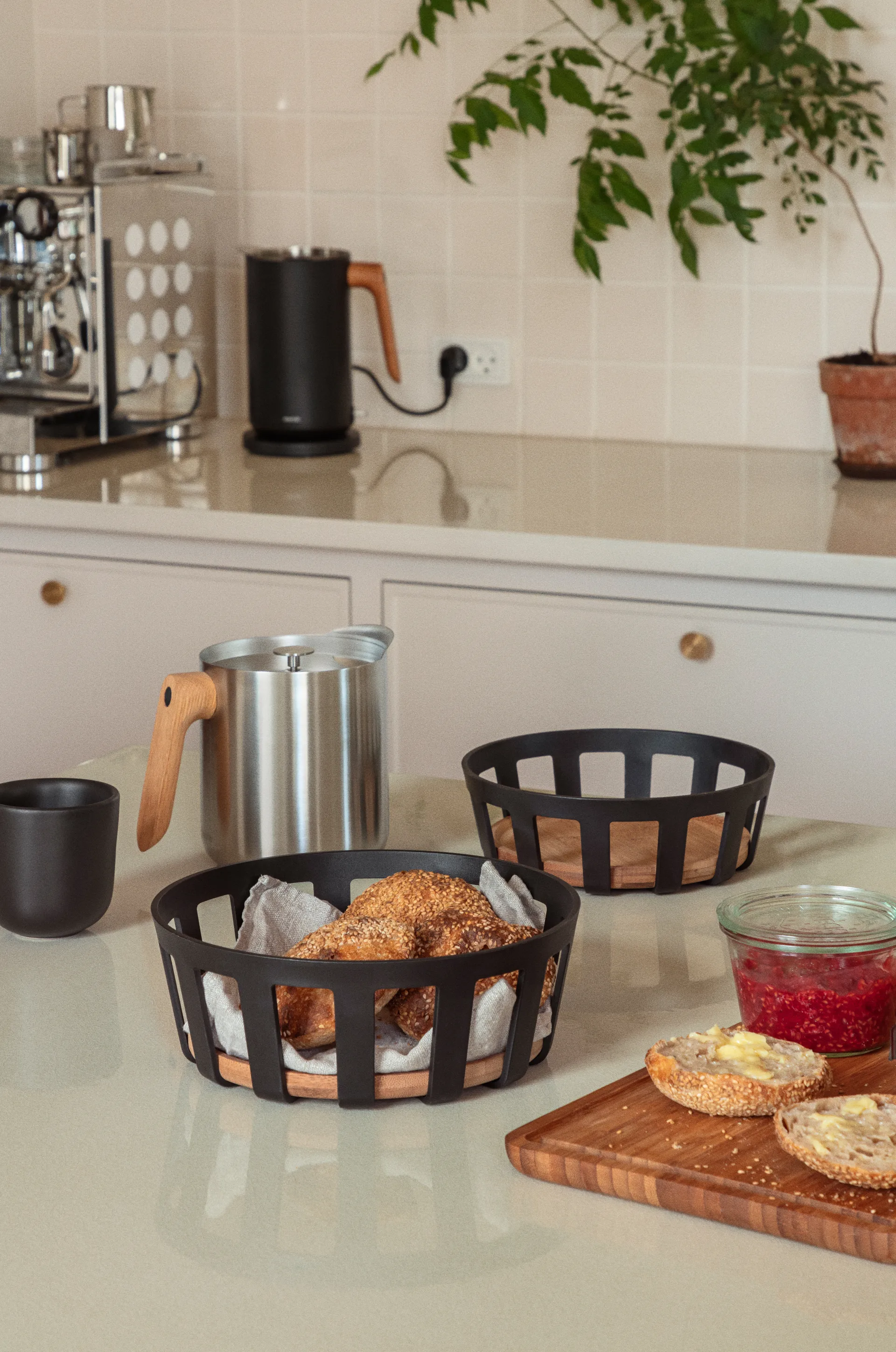 Nordic kitchen leipäkori, Musta, suuri, Ø24,5 cm Eva Solo