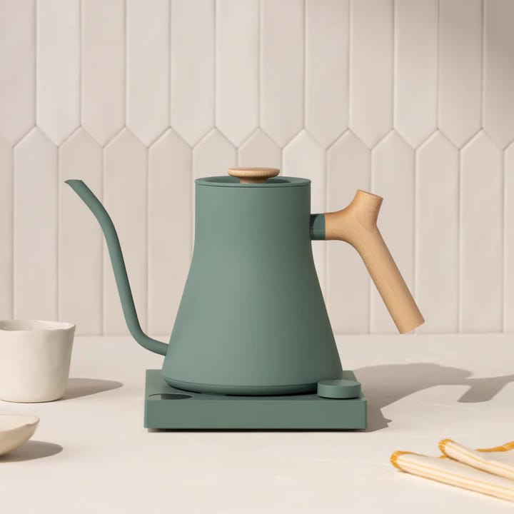 Stagg EKG Pro sähköinen vedenkeitin 0.9 L, Smoke green-maple Fellow