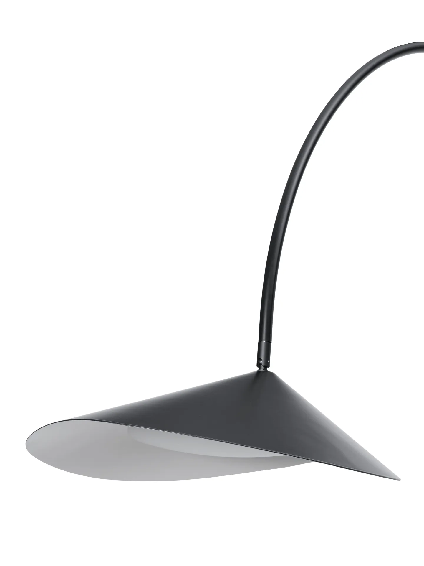 Arum kaareva lattiavalaisin, Black Ferm Living