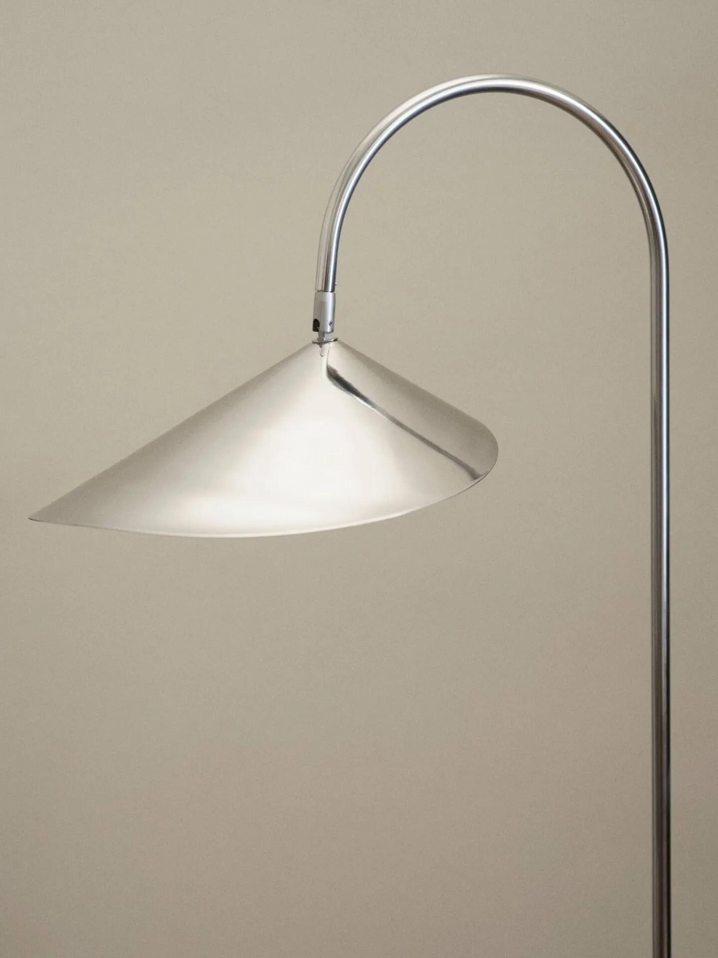 Arum lattiavalaisin, ruostumaton teräs Ferm Living