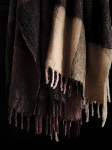 Blur mohair viltti - Dark chocolate-oxide red, 130x170 cm - Ferm Living