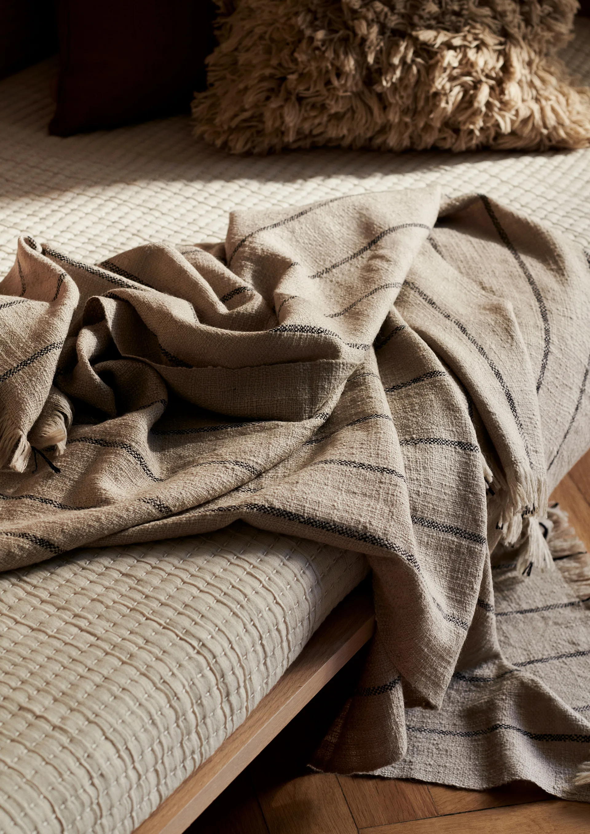 Calm villahuopa 120 x 180 cm, Camel/Black Ferm Living