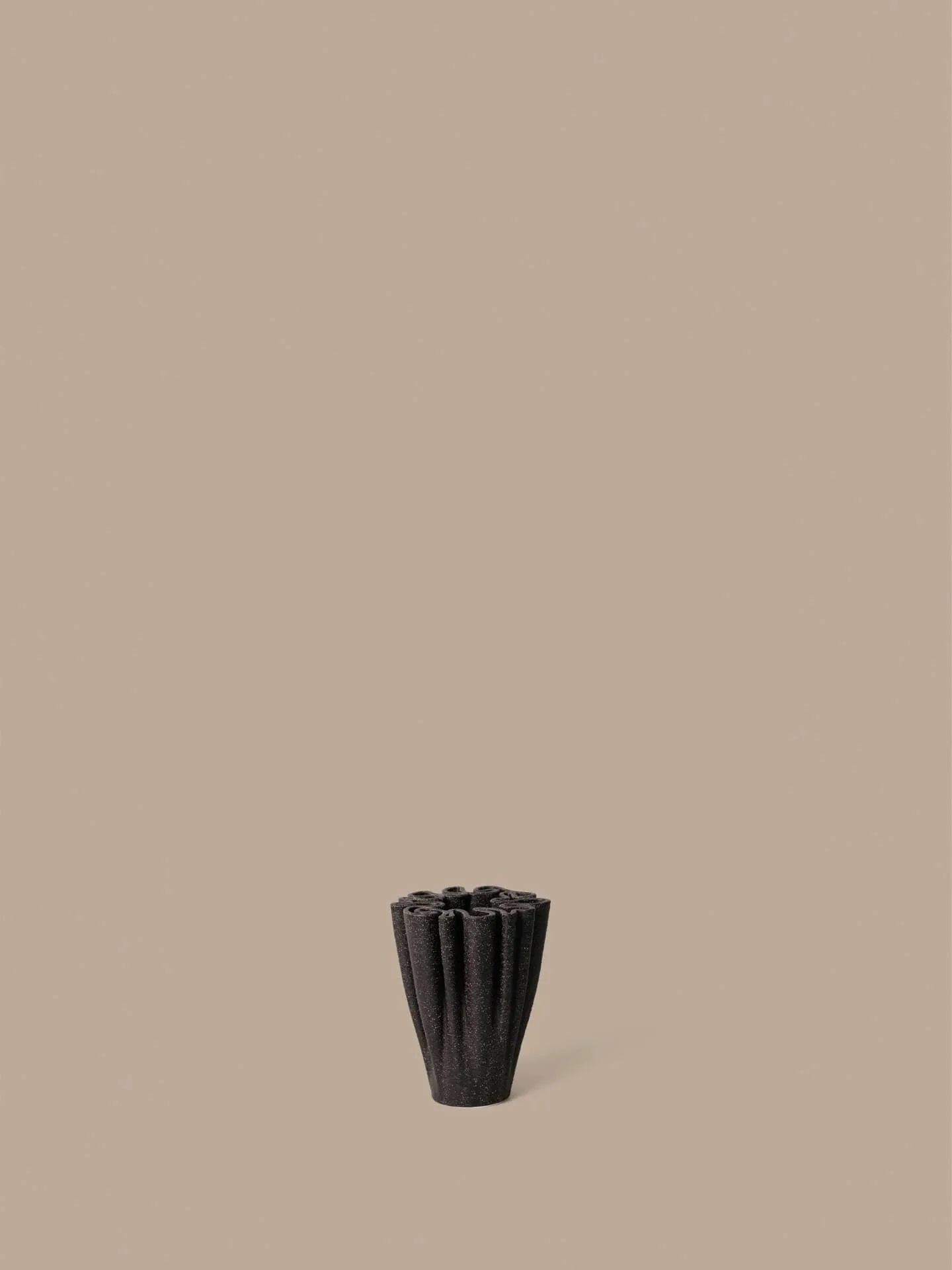 Dedali maljakko 11 cm, Tummanruskea Ferm Living