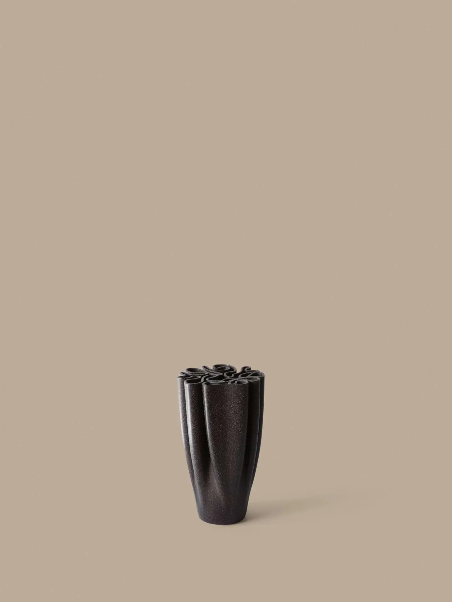 Dedali maljakko 25 cm, Tummanruskea Ferm Living