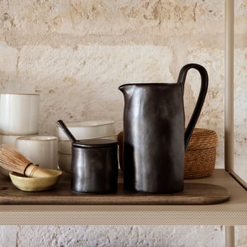 Flow kannu 1 L - Musta - Ferm Living