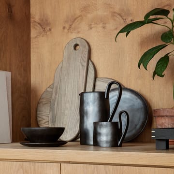 Flow lautanen 22 cm - Musta - Ferm Living