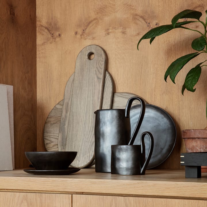 Flow lautanen 22 cm, Musta Ferm Living
