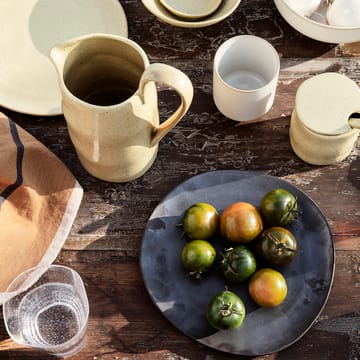Flow lautanen 22 cm - Musta - Ferm Living