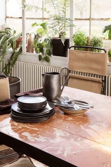 Flow lautanen 27 cm - Black - Ferm Living