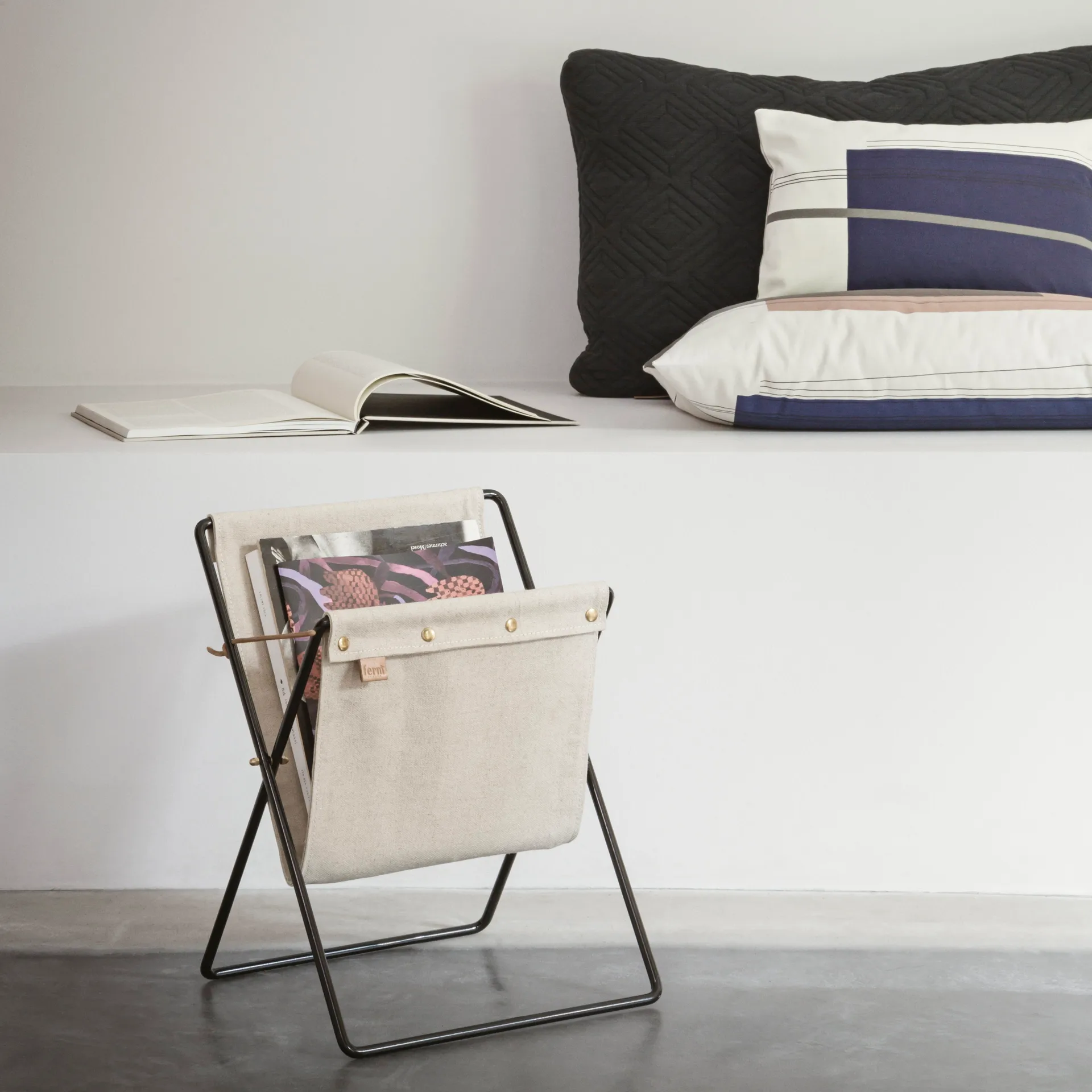Herman lehtiteline, musta Ferm Living