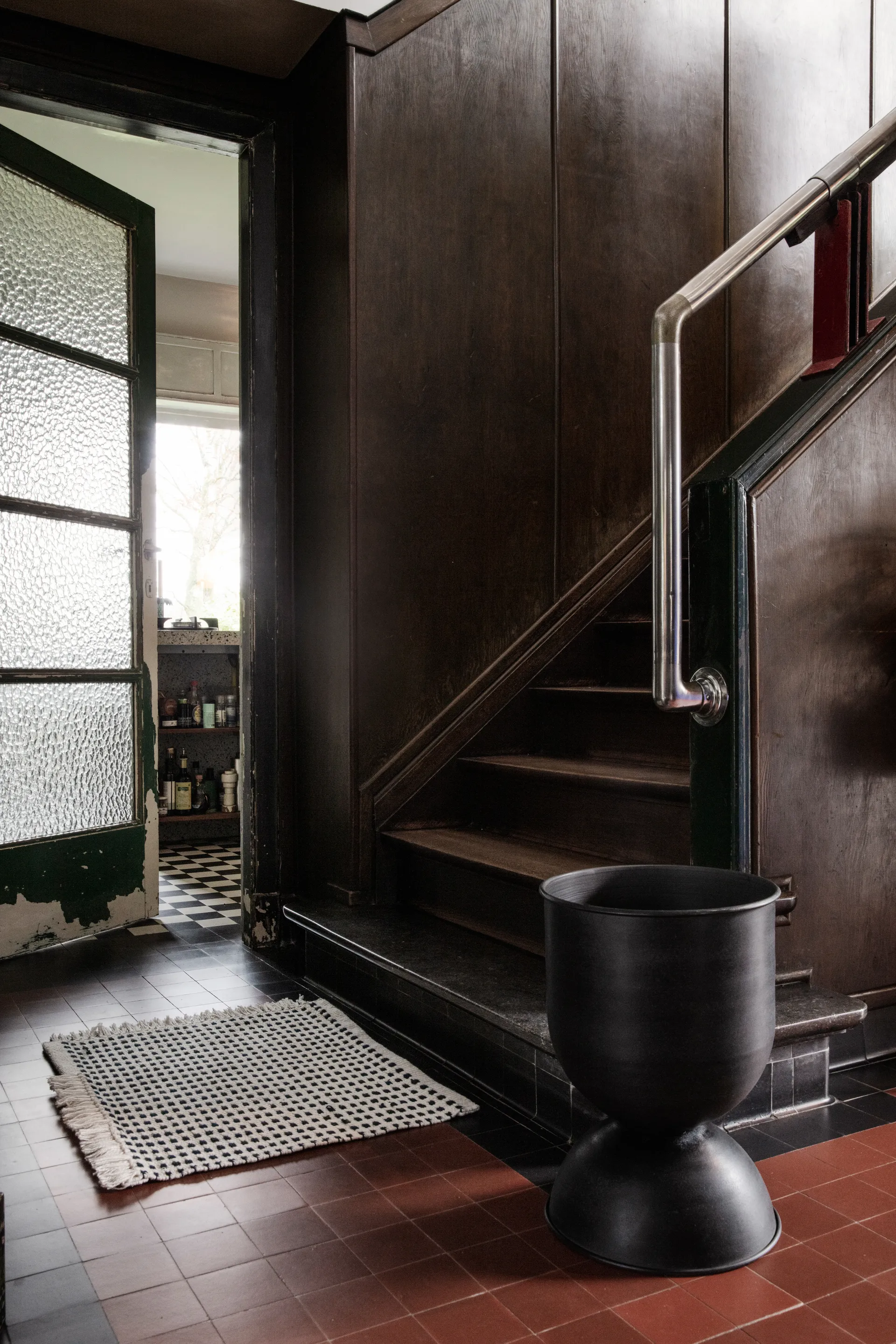 Hourglass ruukku, medium Ø40 cm, Musta-tummanharmaa Ferm Living