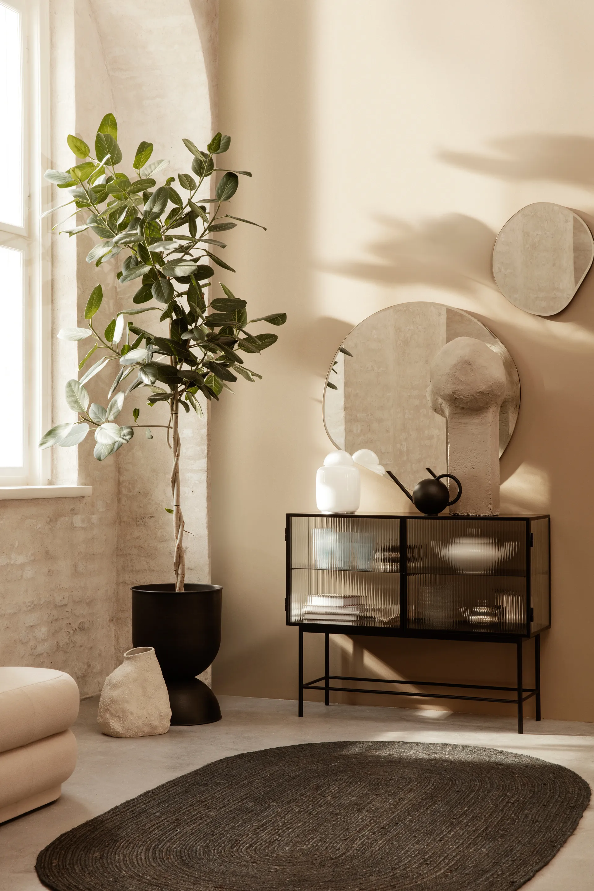 Hourglass ruukku, medium Ø41 cm, Musta-tummanharmaa Ferm Living