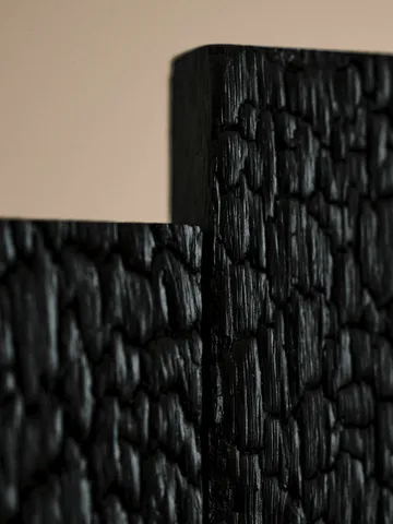 Koh seinäkaappi - Black, 43,5x27,5x81,4 cm - Ferm Living