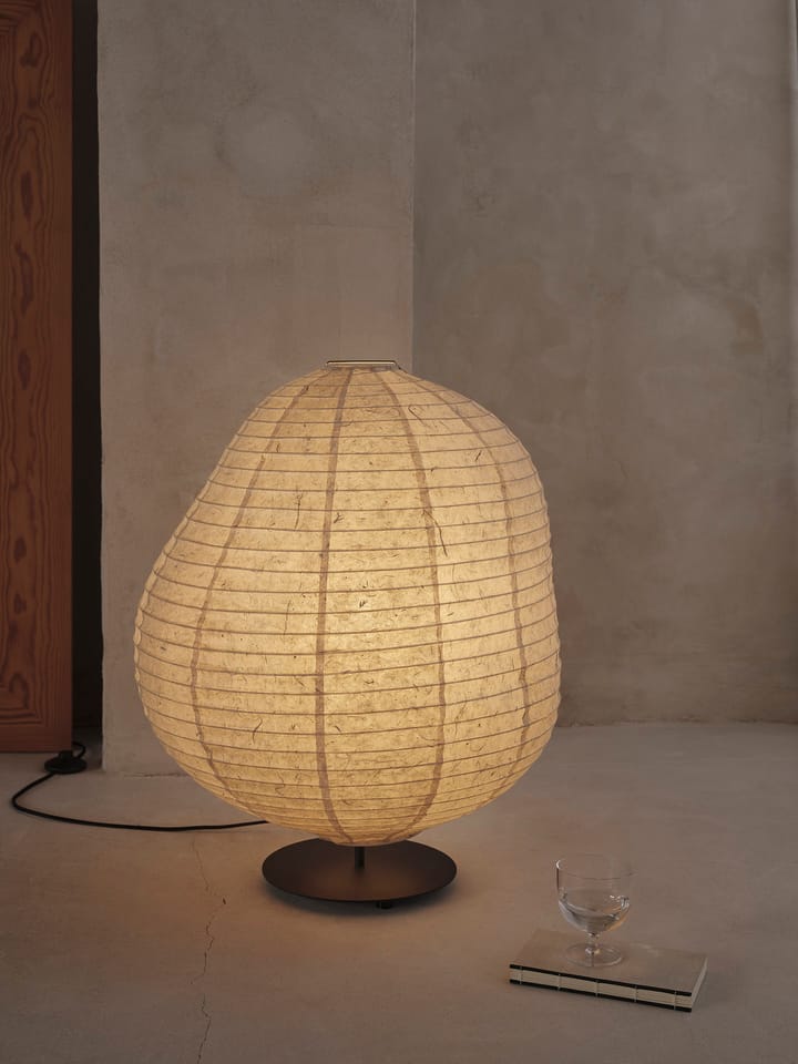 Kurbis lattiavalaisin low, Natural-black Ferm Living
