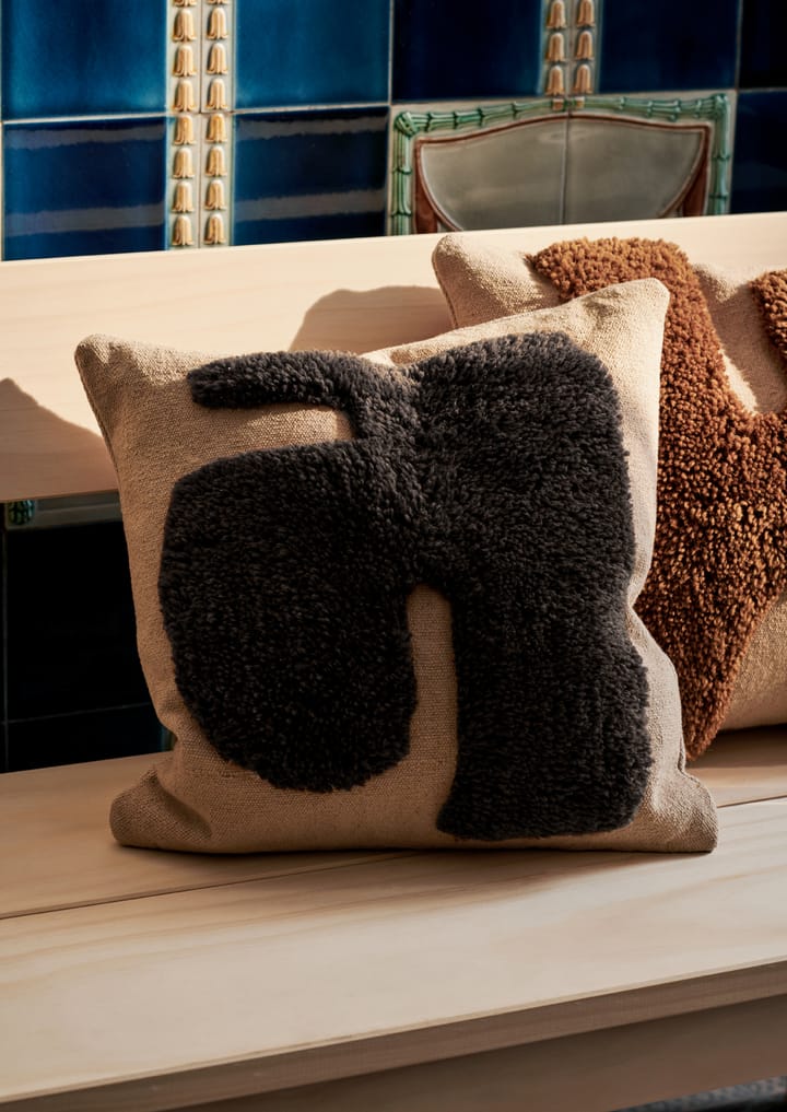 Lay tyyny 50 x 50 cm, Sand / Dark Brown Ferm Living