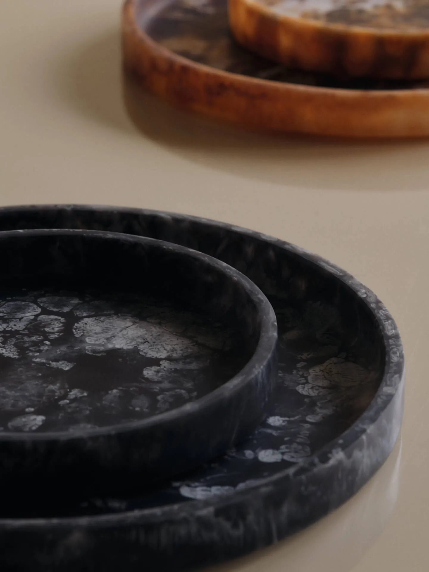 Mist koristealusta Ø30 cm, Charcoal Ferm Living