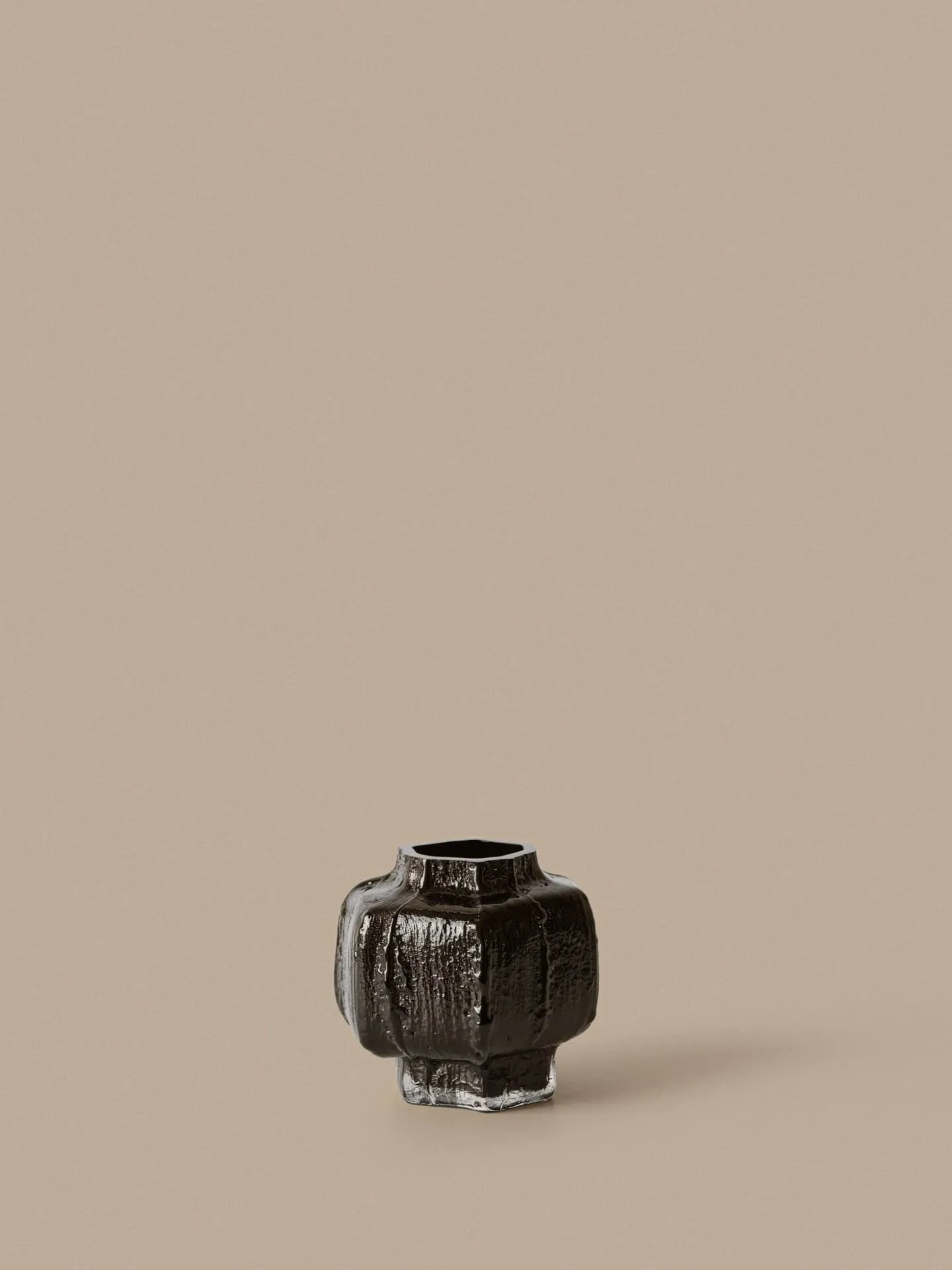 Mokuri maljakko, Black, 15 cm Ferm Living
