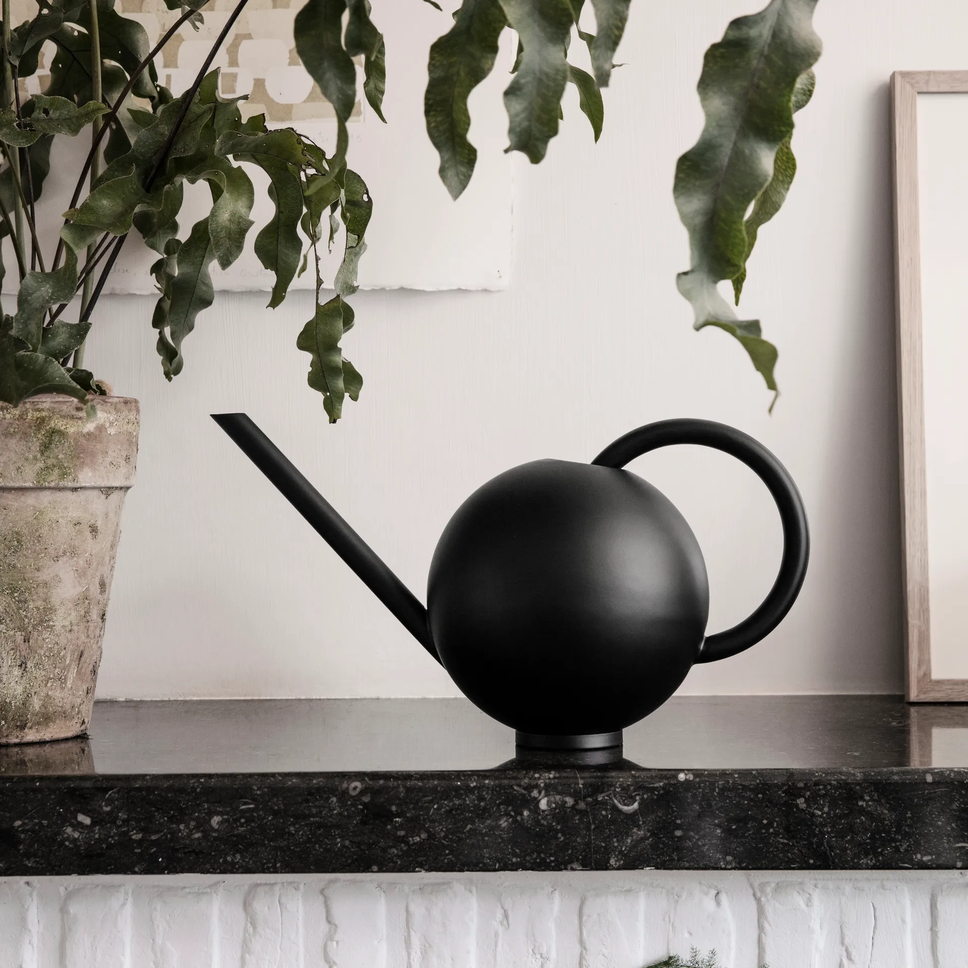 Orb vesikannu, Musta Ferm Living