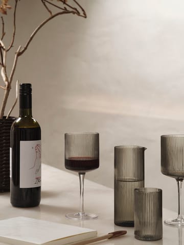 Ripple punaviinilasi 32,5 cl 2-pakkaus - Smoked grey - Ferm Living