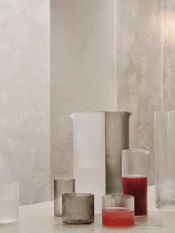 Ripple vesikarahvi 1,12 L - Smoked grey - Ferm Living
