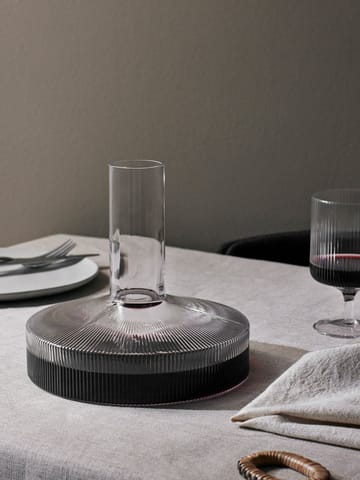 Ripple viinikarahvi - Selvä - Ferm Living