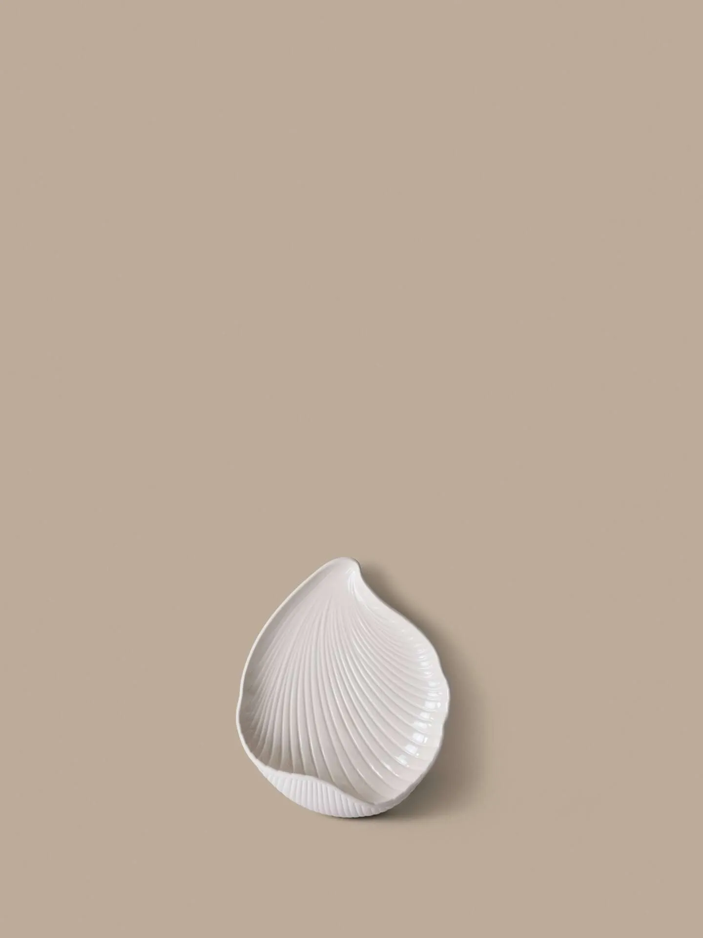 Shell seinäkynttilänjalka, Off-white, 24x9,5x28,2 cm Ferm Living
