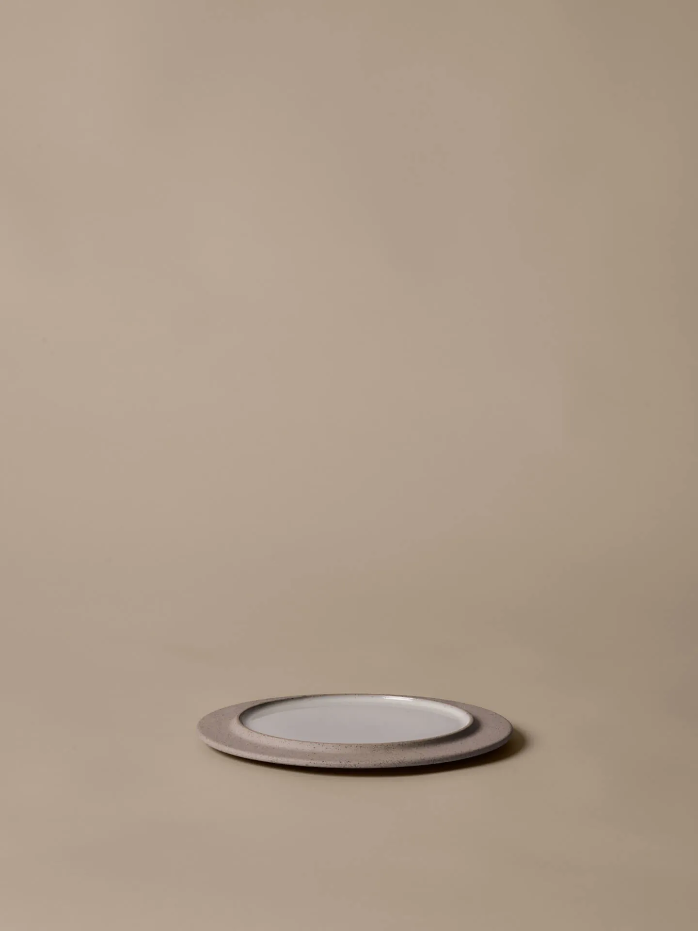 Sonae lautanen 2-pack, Harmaa-valkoinen, Ø22 cm Ferm Living