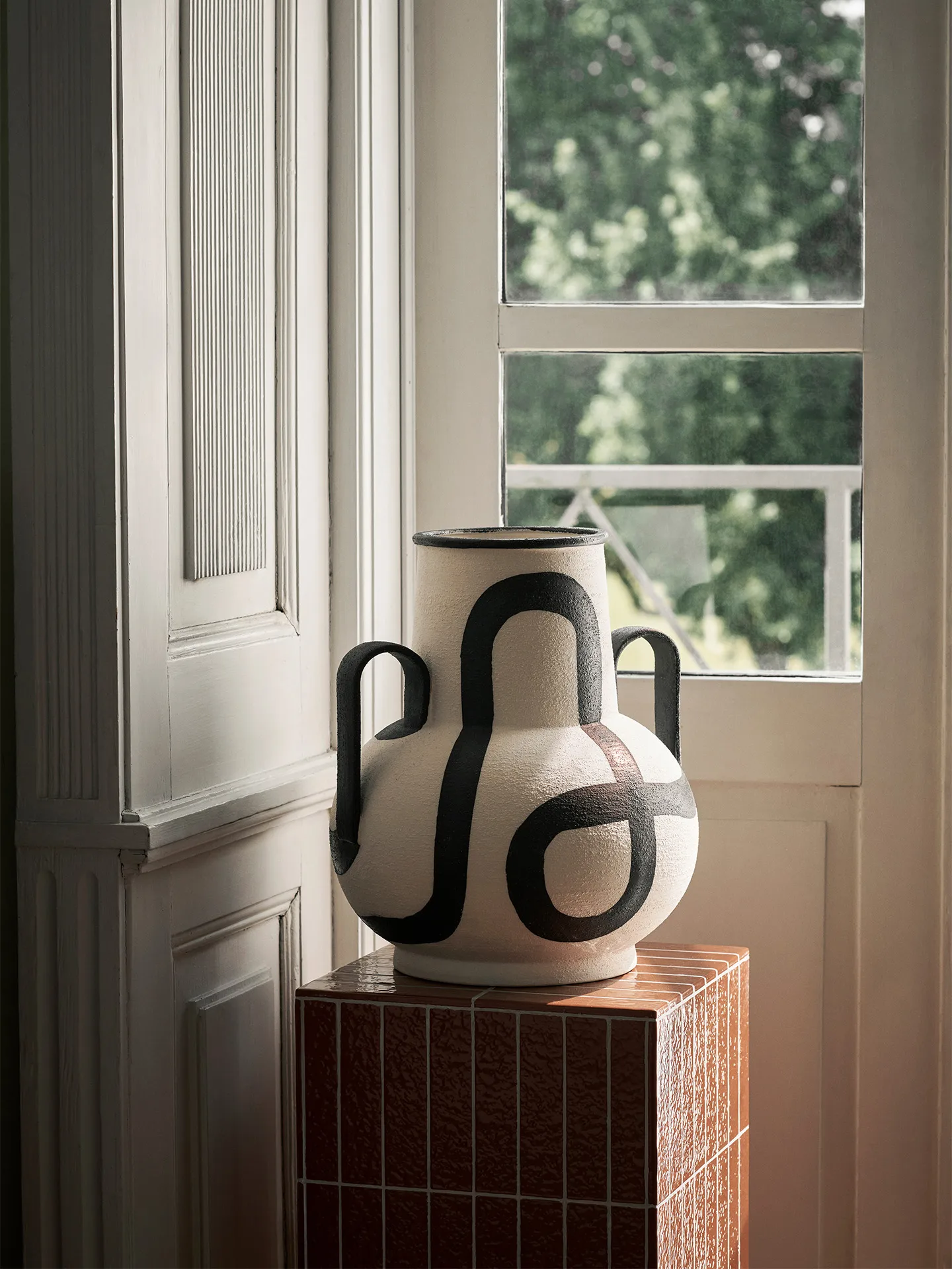 Trace maljakko, Vaaleanharmaa Ferm Living
