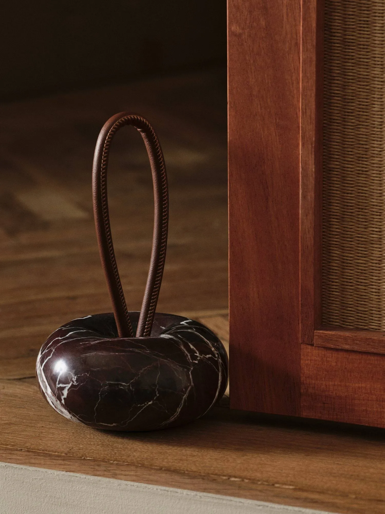 Wa ovenpysäytin, Rosso Levanto marmori, Ø14 cm Ferm Living