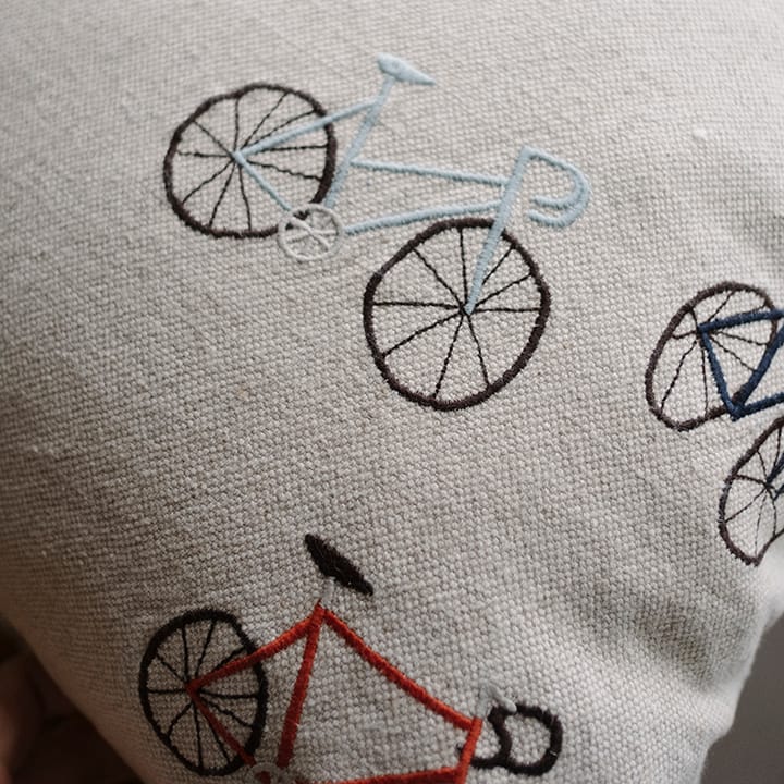 Bicycles tyynynpäällinen 48x48 cm, Beige Fine Little Day