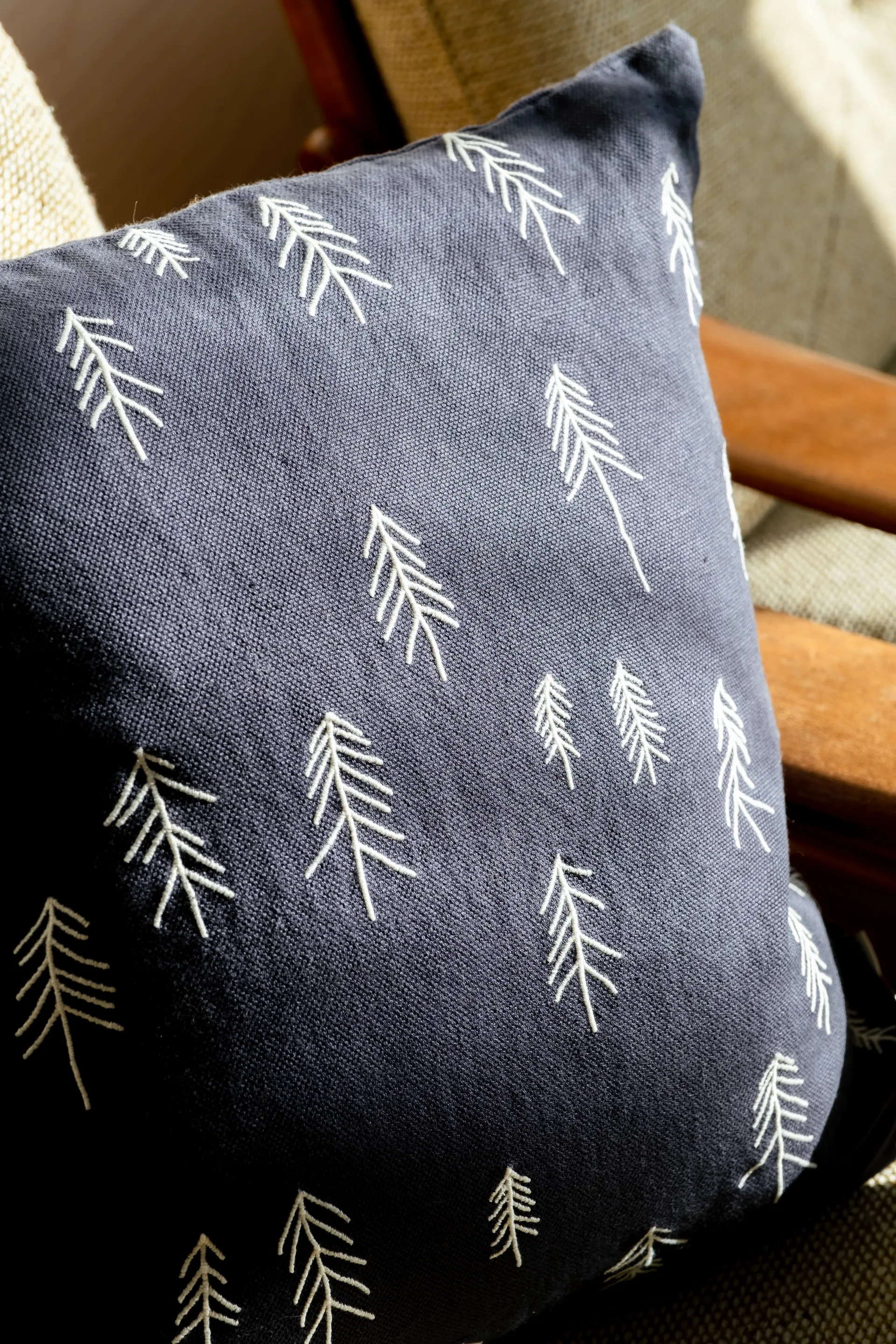 Tall tyynyliina 48x48 cm, Antrasiitinsininen Fine Little Day