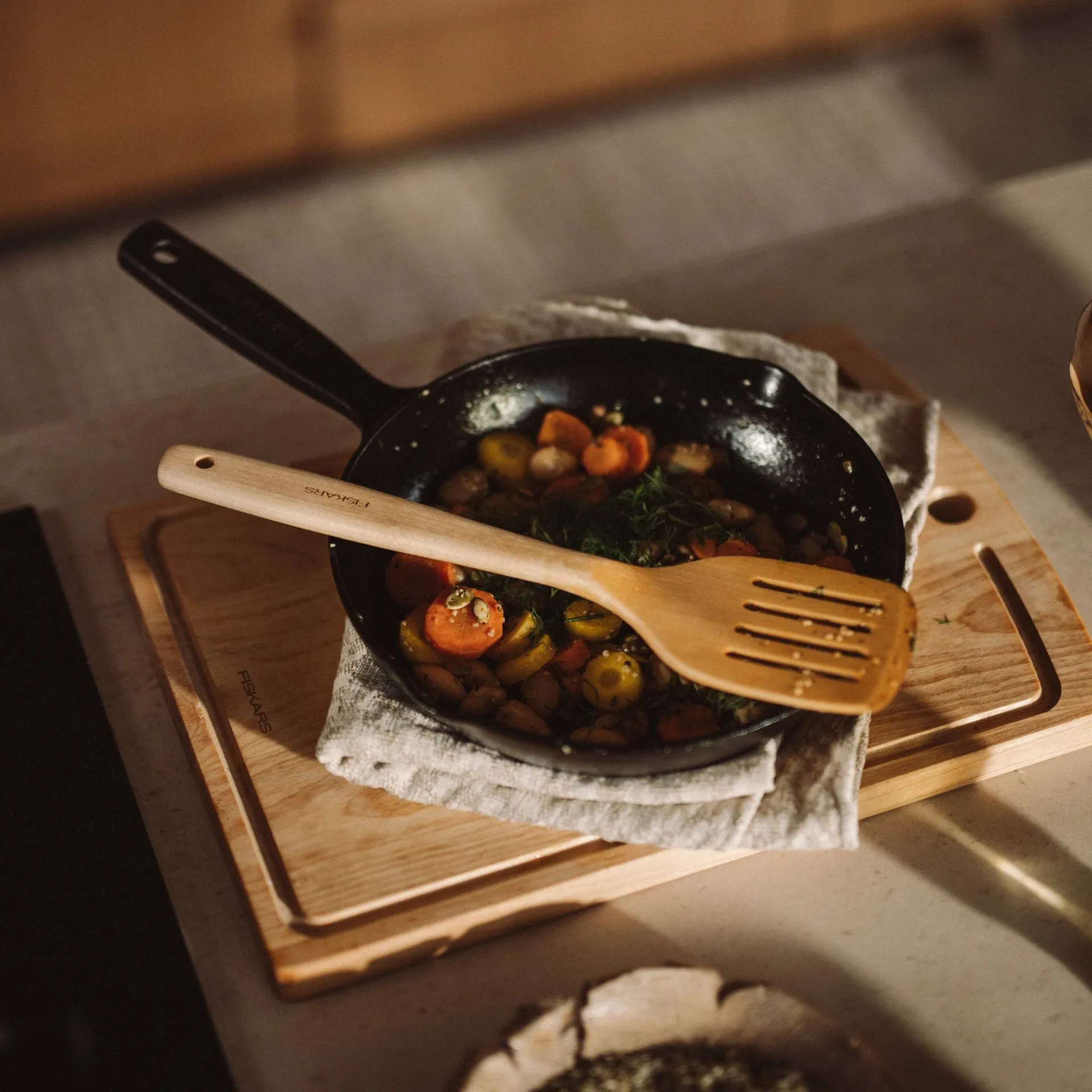 Folken paistinlasta, Urinnoilla Fiskars