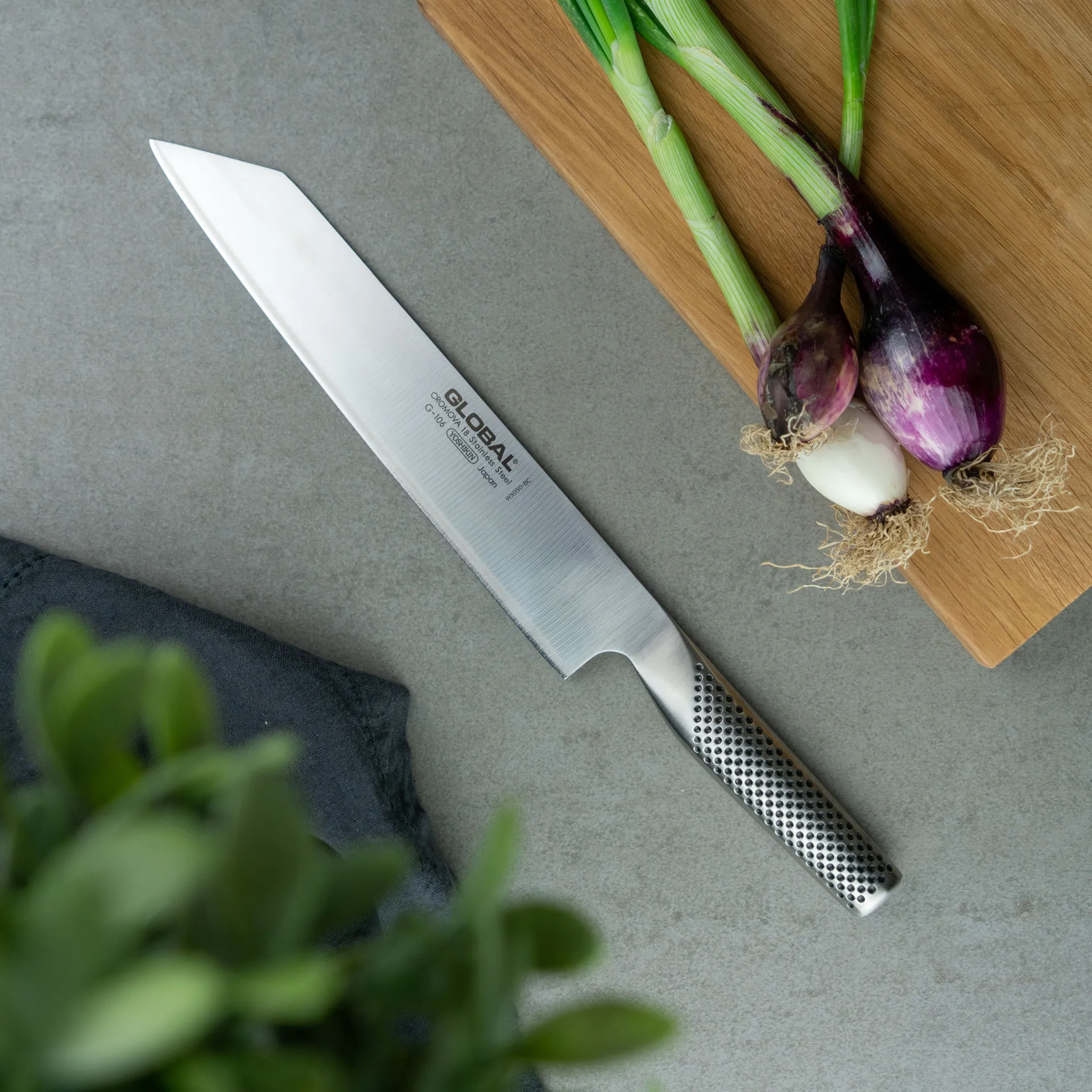 Global G-106 kiritsuke 24 cm, Ruostumaton teräs Global