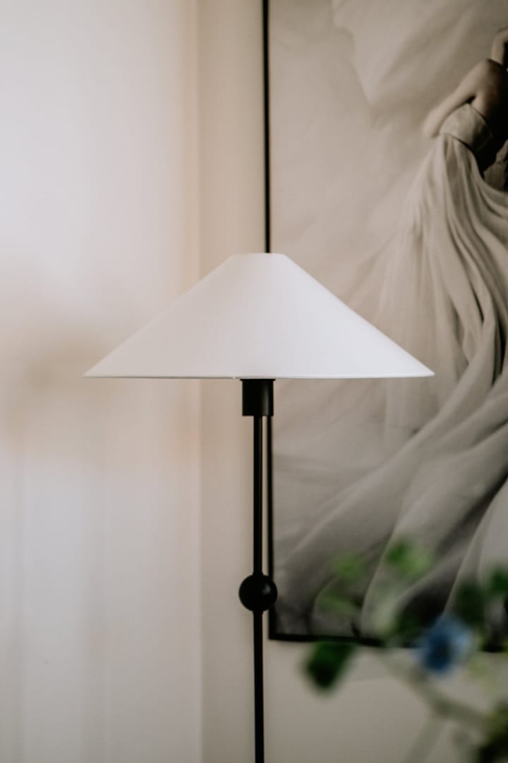Astrid lampunteline 130 cm, Musta Globen Lighting