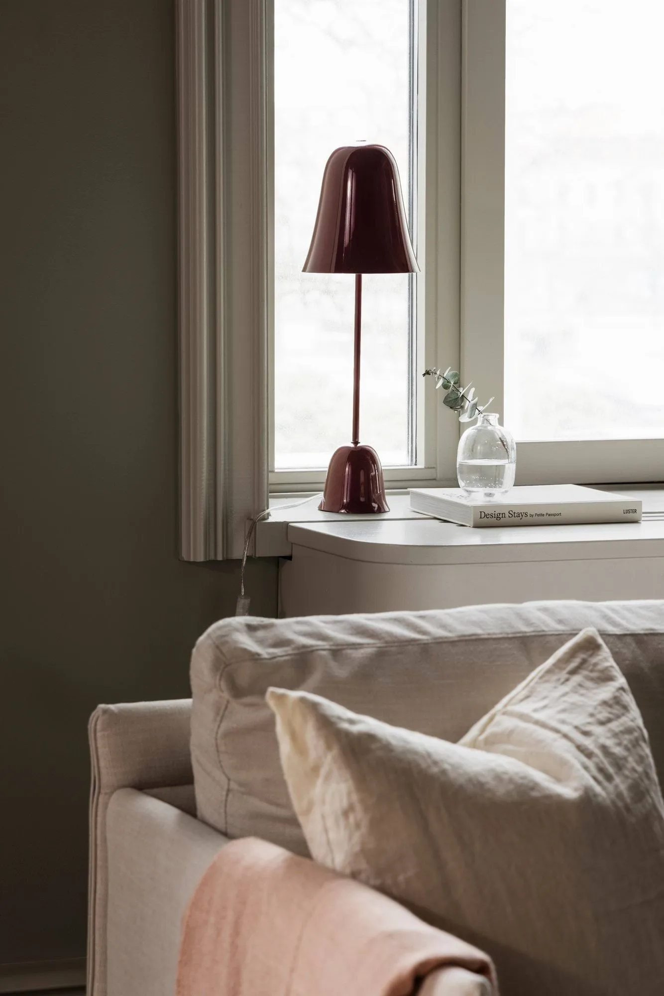 Blåklockan pöytälamppu, Winröd (punainen), Ø16xK50 cm Globen Lighting