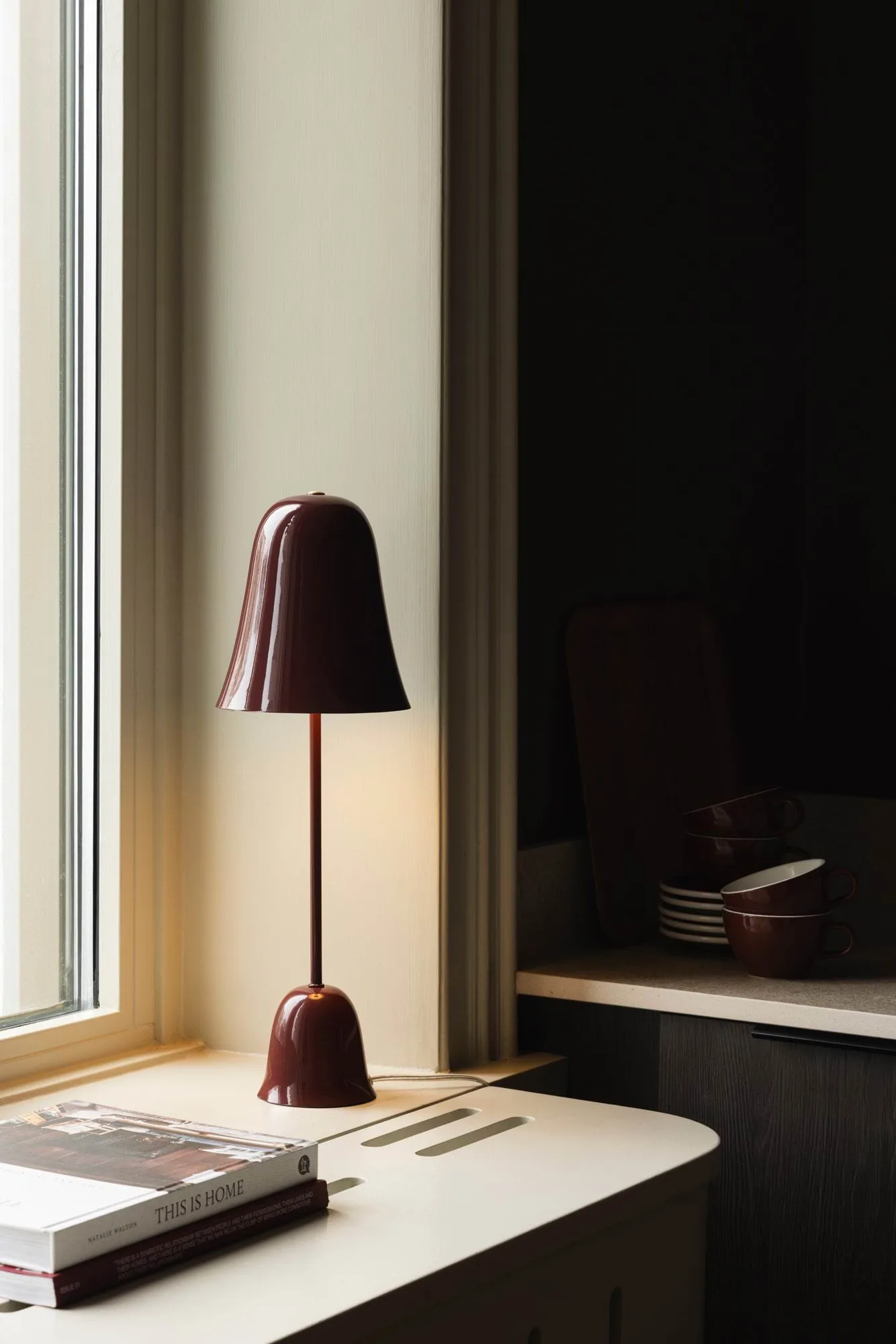 Blåklockan pöytälamppu, Winröd (punainen), Ø16xK50 cm Globen Lighting