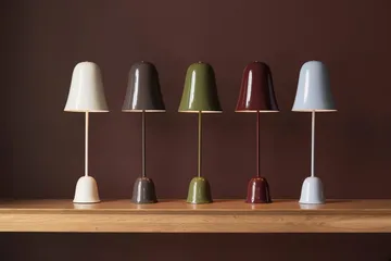 Blåklockan pöytälamppu - Winröd (punainen), Ø16xK50 cm - Globen Lighting