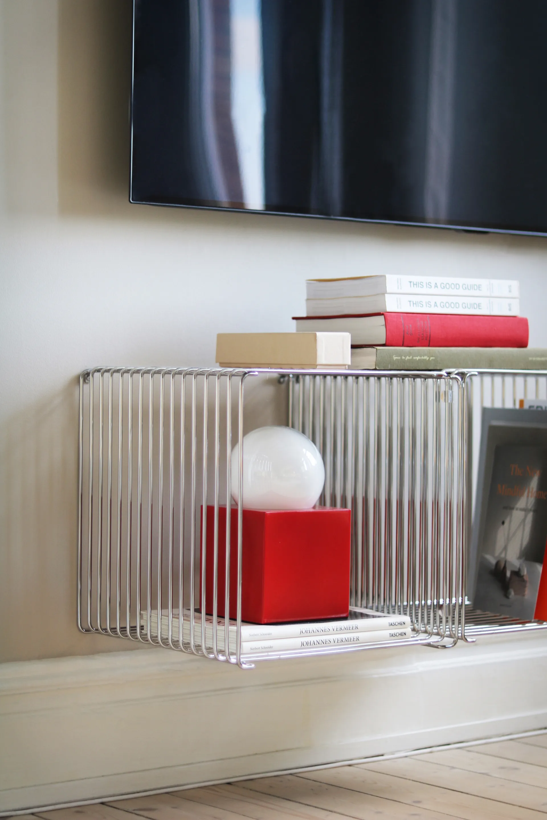 Bob 14 pöytälamppu, Punainen Globen Lighting