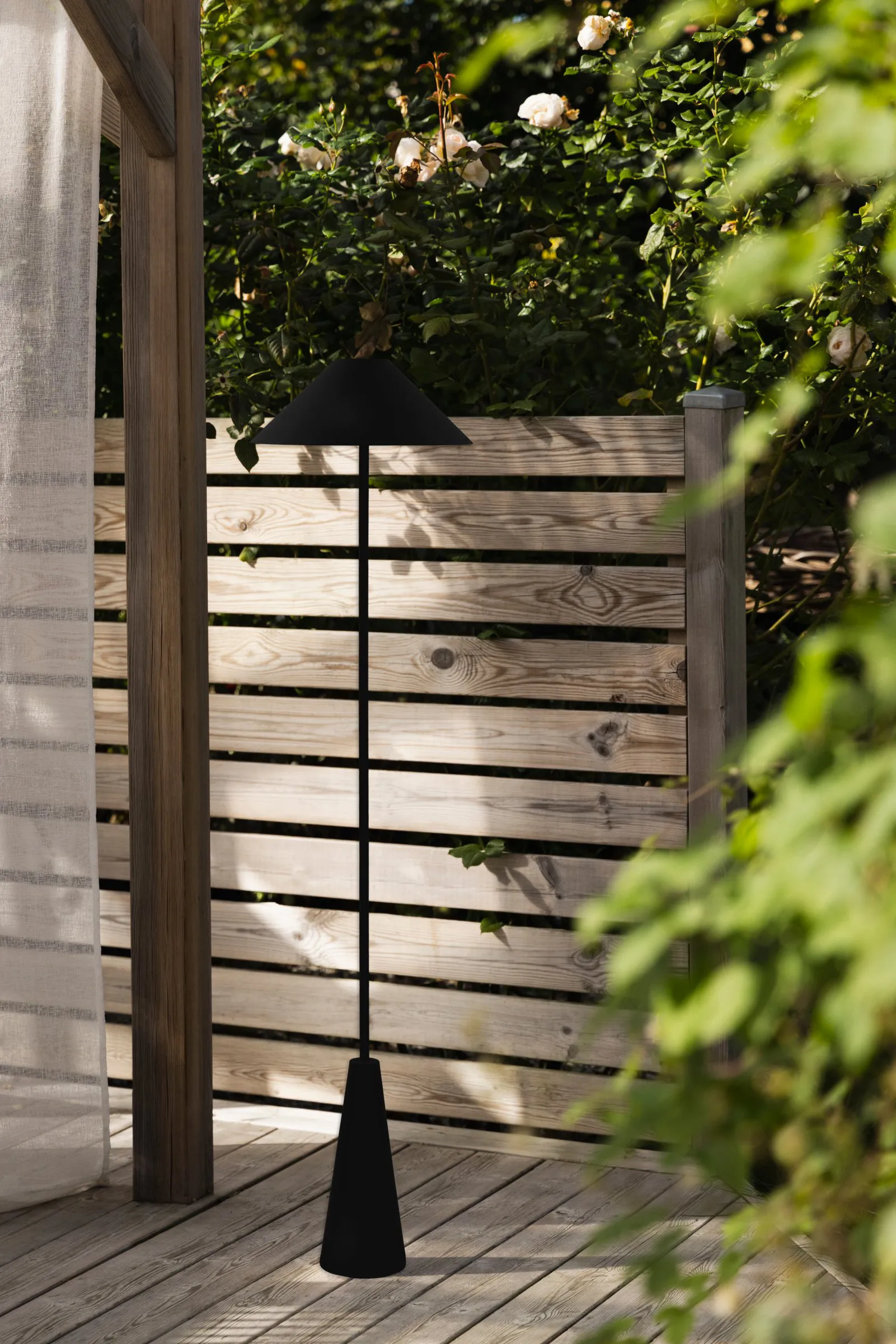 Cannes lattiavalaisin kannettava, Musta Globen Lighting