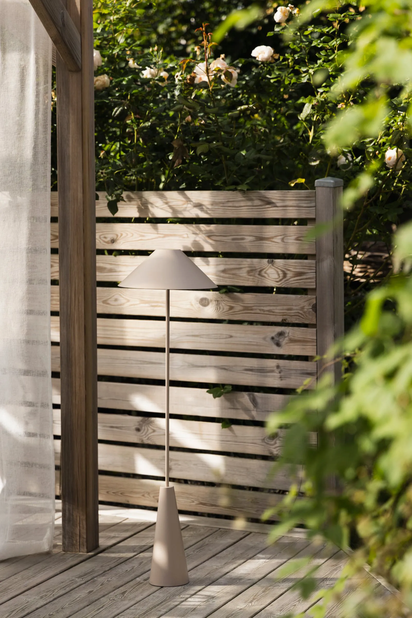 Cannes lattiavalaisin kannettava, Muta Globen Lighting