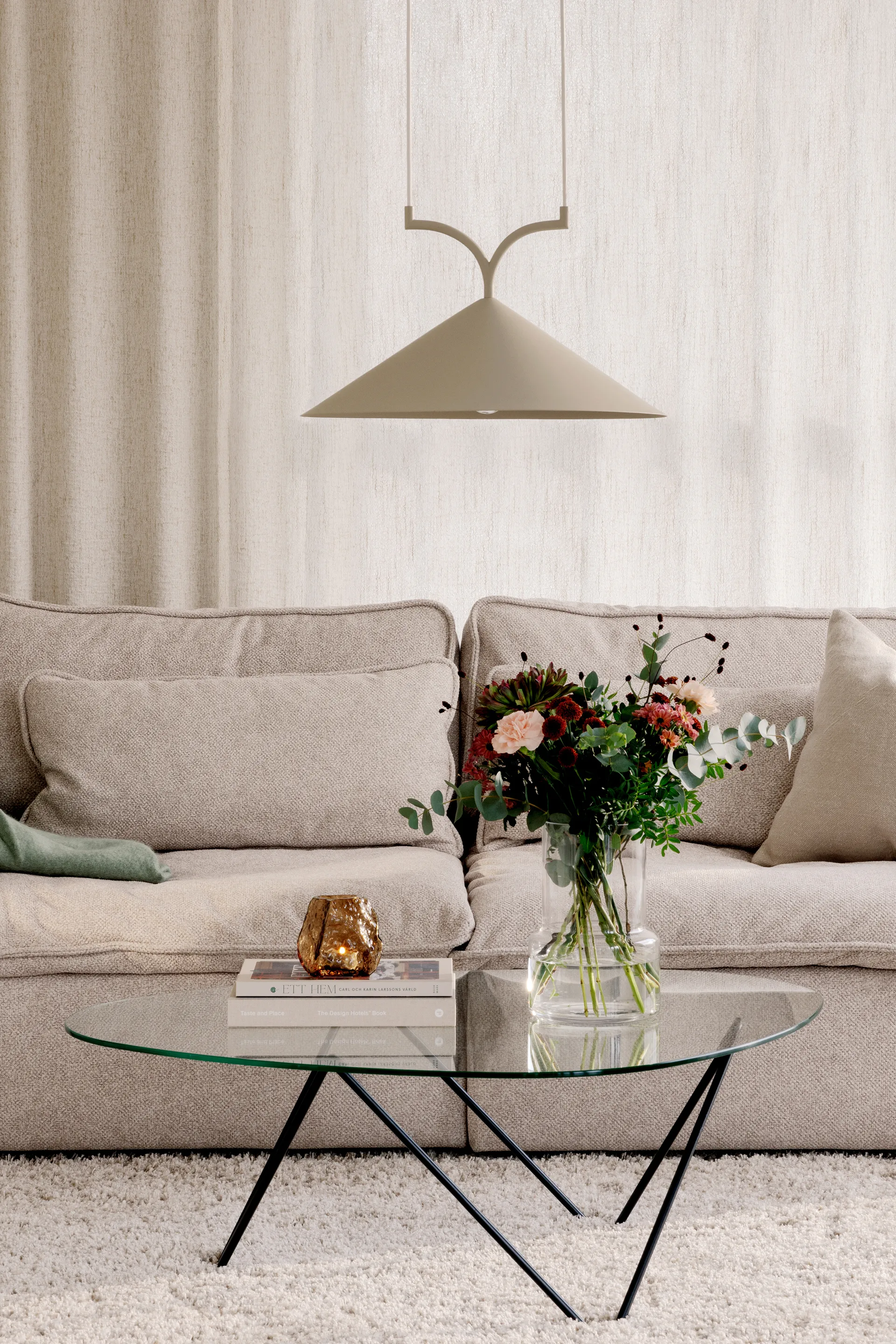 Curve riippuvalaisin 50, Beige Globen Lighting