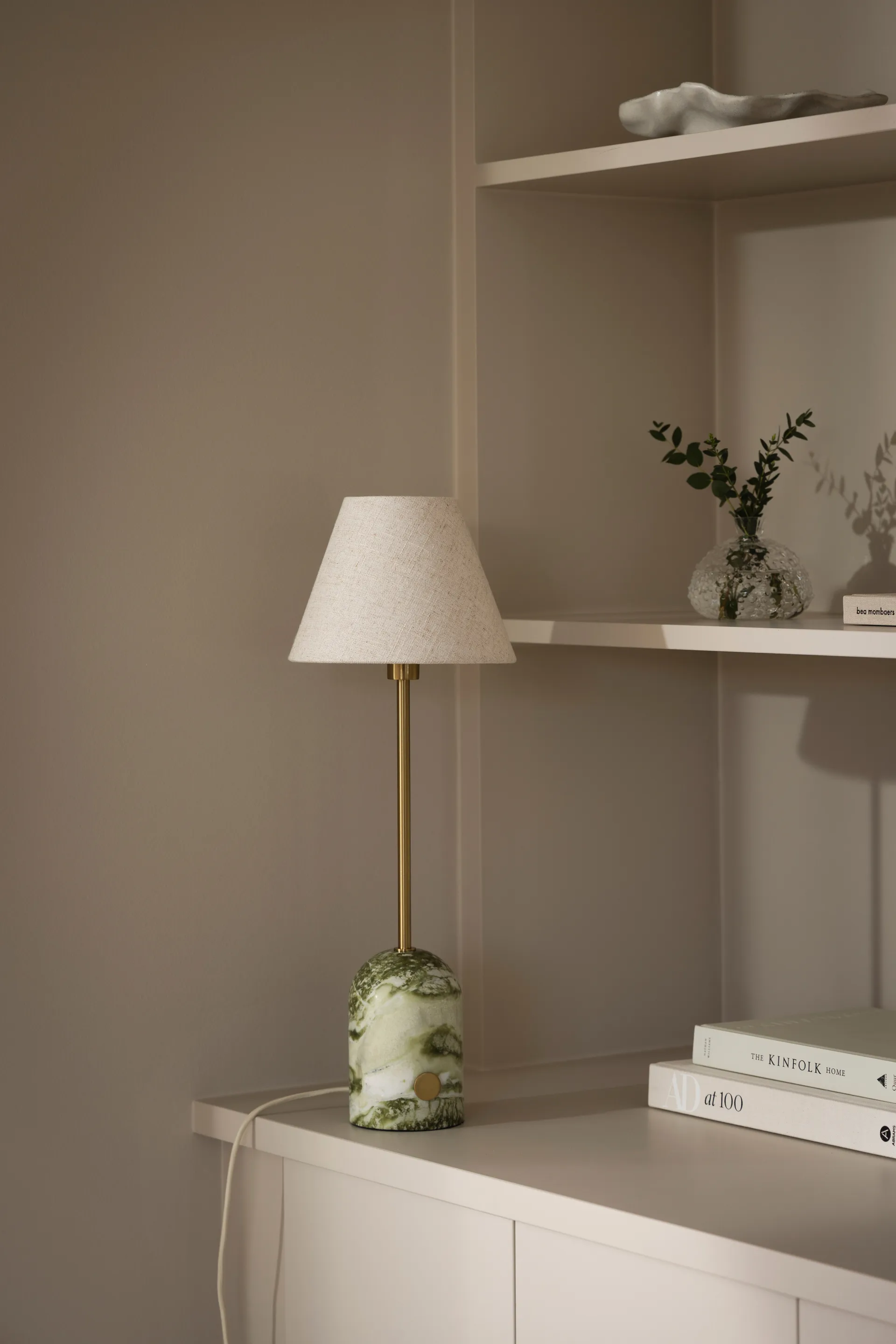 Gino 20 pöytävalaisin, Vaaleanvihreä marmori Globen Lighting