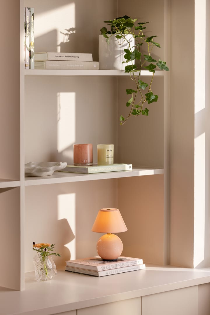 Iris 16 kannettava pöytävalaisin, Blush Globen Lighting